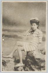 岩に座る水着の女性 / Woman in a Swimsuit Sitting on a Rock image