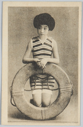 浮輪を持つ水着の女性 / Woman in a Swimsuit Holding a Float image