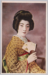 扇を持つ和装女性 / Woman in Kimono Holding a Fan image