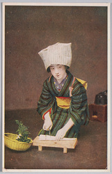 大根を切る和装女性 / Woman in Kimono Cutting Daikon Radish image