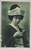盃を持つ和装女性/Woman in Kimono Holding a Sake Cup image