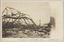 (大東京大惨害実況)浅草公園観音劇場より十二階を望む / (Actual Scenes of the Severe Damage in Great Tokyo) Asakusa 12-Story Tower, Viewed from the Kannon Theater in Asakusa Park image