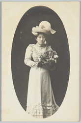 花籠を持つ洋装の女性 / Woman in Western Clothing Holding a Flower Basket image