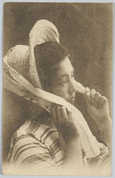 帽子をかぶる水着の女性 / Woman in a Swimsuit Wearing a Hat image