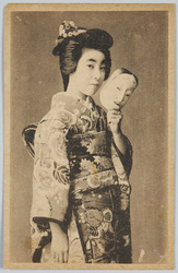 面を持つ和装女性 / Woman in Kimono Holding a Mask image