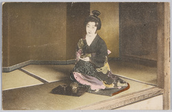 香を聞く和装女性 / Woman in Kimono Smelling Incense image