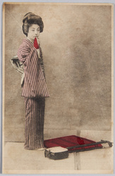 和装女性と三味線 / Woman in Kimono and a Shamisen image