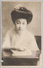 和装女性と本/Woman in Kimono With a Book image