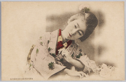 花飾りをつけた和装女性 / Woman in Kimono Wearing a Floral Ornament image