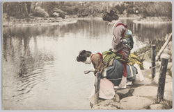 水際の和装女性たち / Women in Kimono by the Waterside image