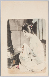 鏡台の前の和装女性 / Woman in Kimono in Front of a Mirror image