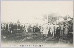 フアルマン式飛行機飛行準備之実況 / Actual Scene of a Farman Type Aircraft Preparing for Flight image