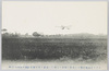 グラーデ式飛行機ニテ日野大尉四十五米突ノ高處ヲ飛行実況/Actual Scene of Captain Hino Flying at an Altitude of 45 Meters in a Grade Type Aircraft image