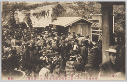 三月二十一日　涙ノ地蔵尊開眼大供養 (昨秋惨殺サレタル芝二本榎工藤家母子五人ノ地蔵尊) / March 21st, Ceremony to Consecrate Newly Made Jizō Statues of Tears (for Mother and Four Children of the Kudō Family in Shiba Nihonenoki, the Victims of the Brutal Murder Last Autumn) image