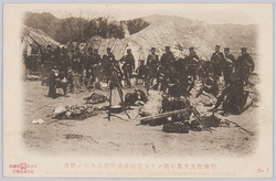 鴨緑江九里島占領ノトキ近衛歩兵戦利品収容ノ状況 WAR-SPOILS AT KIU-LI-TAO TAKEN BY IMPERIAL GUARDS REGIMENT ON APRIL 26TH 1904. / Scene of Imperial Guard Foot Soldiers Taking War Spoils at the Occupation of the Kurido Island in the Yalu River on April 26th, 1904 image
