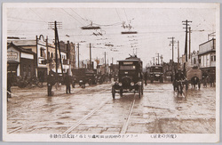 (復興の東京)バラックの神田須田町通りと市 圓太郎自動車 / (Tokyo under Reconstruction) Kanda Sudachodori Street with Temporary Shelters and Entaro City Buses image