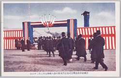 宮城前帝都復興祭式場正門来賓の参入昭和五年三月二十六日 / Capital Reconstruction Festival Ceremony Site in Front of the Imperial Palace: Guests Entering through the Main Gate, March 26th, 1930 image