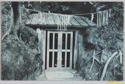 祠 / Small Shrine image