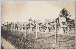 大量の大砲と小銃 / Large Number of Artillery and Rifles image