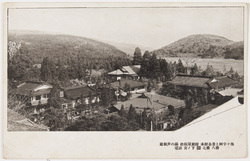 箱根芦の湯松坂屋旅館 本館全景と阿字ヶ池 / Matsuzakaya Inn and Ajigaike Pond in Ashinoyu Spa in Hakone image