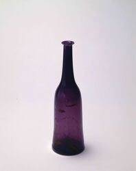 金銀彩芍薬文紫色鶴首徳利 / Gold and Silver Shakuyakumon, Crane Neck Purple Sake Bottle image