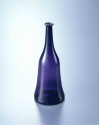 金彩芙蓉唐草文藍色鶴首徳利 / Gold Confederate Rose Karakusa, Indigo Blue, Crane Neck Sake Bottle image