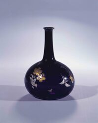 錫箔桜に蝶文紫色かぶら型徳利 / Turnip-shaped, Purple Sake Bottle with Cherry Blossom and Butterfly in Suzuhaku image
