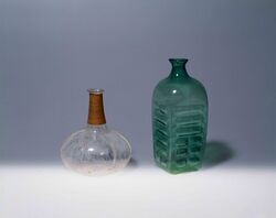 無色筋引燗徳利(首に藤巻き) / Colorless, Lined Sake Bottle for Warming (with Neck Wound by Wisteria) image