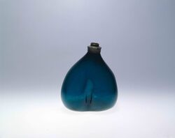 青緑色割かぶら型瓶(錫口) / Blue-green, Sliced Turnip-shaped Bottle (Tin Neck) image