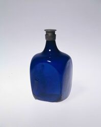 紺色小型角瓶(錫口) / Navy Blue, Small Square Bottle (Tin Neck) image