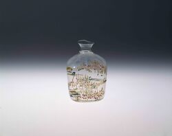 無色絵入り四角小ビン / Colorless, Small Square Bottle with Drawings image