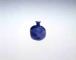 紫色四角小ビン / Purple, Small Square Bottle image