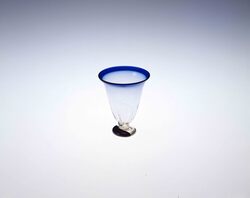 口に青色着せ脚付盃 / Blue-edged Sake Cup with Leg image