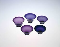 濃紫色草花絵入り(絵跡あり)宙吹き盃 / Dark Purple, Flower-designed Hand Blown Sake Cup (with Trace of Drawing) image