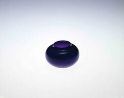 金彩芙蓉唐草文紫色盃台 / Gold Confederate Rose Karakusa, Purple Sake Cup Stand image