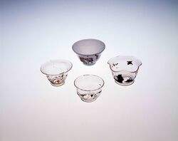 無色金口松葉絵入り盃 / Colorless, Gold-edge Sake Cup with Pine Needle image