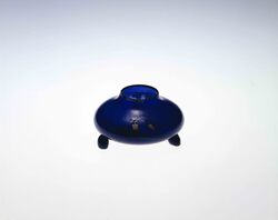 紺色桐絵入り(絵跡あり)三ッ脚付盃台 / Navy Blue, Paulownia-designed, Triple-legged Sake Cup Stand (with Trace of Drawing) image