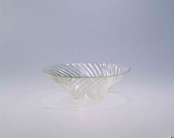 無色ねじ菊花型碗 / Twisted Chrysanthemum-shaped, Colorless Bowl image