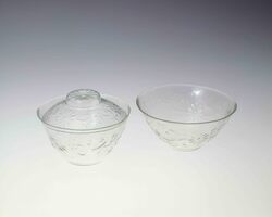 無色菊唐草浮文碗(蓋なし) / Chrysanthemum Karakusa-designed, Colorless Bowl (without Lid) image