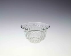 無色菊型(下半分)碗 / Chrysanthemum-shaped (Bottom Half), Colorless Bowl image