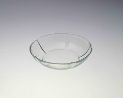 無色梅花型皿 / Plum Blossom-shaped, Colorless Bowl image