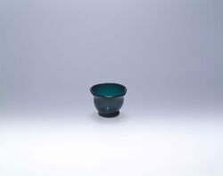 濃緑色十二角宙吹き盃 / Dodecagon, Dark Green, Hand Blown Sake Cup image
