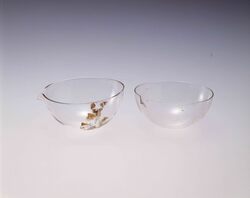 無色宙吹き医療用磁性皿 / Colorless, Painted, Hand Blown Magnetic Medical Bowl image