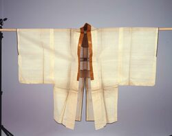 灰白(無文)絽地 丸に桔梗紋入火事羽織・胸当 / Ash White (without Pattern) Ro Fabric, Firefighters’ Overgarment and Breastplate with Kikyomon Crest image