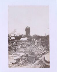 震災で焼けて半分残った凌雲閣(十二階) image
