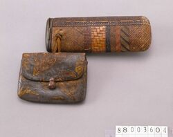 金唐革腰差したばこ入れ / Cigarette Case with Small Handle Made of Gilded Leather image