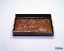 梨子地花文蒔絵乱れ箱 / Clothing Tray With Nashiji Floral Maki-e Design image