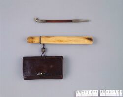 桟留革腰差したばこ入れ / Imported Leather from India or Southeast Asia (Santome) Tobacco Pouch, with Pipe Case image