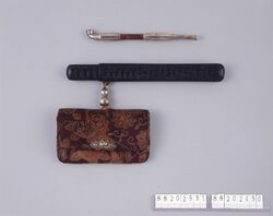 木綿相良繍腰差したばこ入れ / Cotton Tobacco Pouch with Sagara Embroidery, with Pipe Case image
