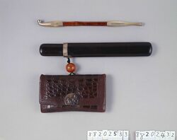 鰐革腰差したばこ入れ / Crocodile Leather Tobacco Pouch, with Pipe Case image